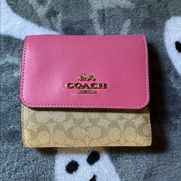 Coach Pink and Beige Signature Wallet new - Picture 1 of 14